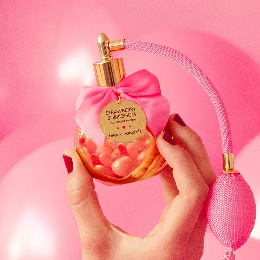 Bijoux Indiscrets Delicious Bubble Gum Body Mist 100ml in hand
